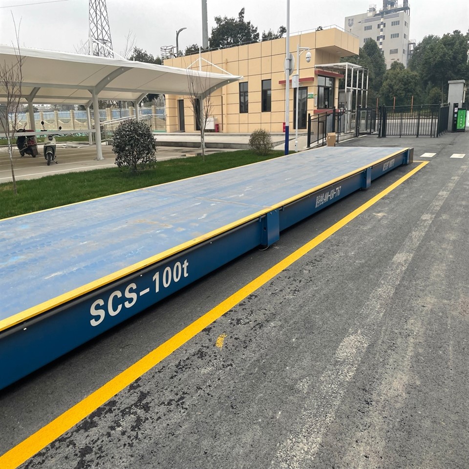 Trên - Thang đo xe tải đất